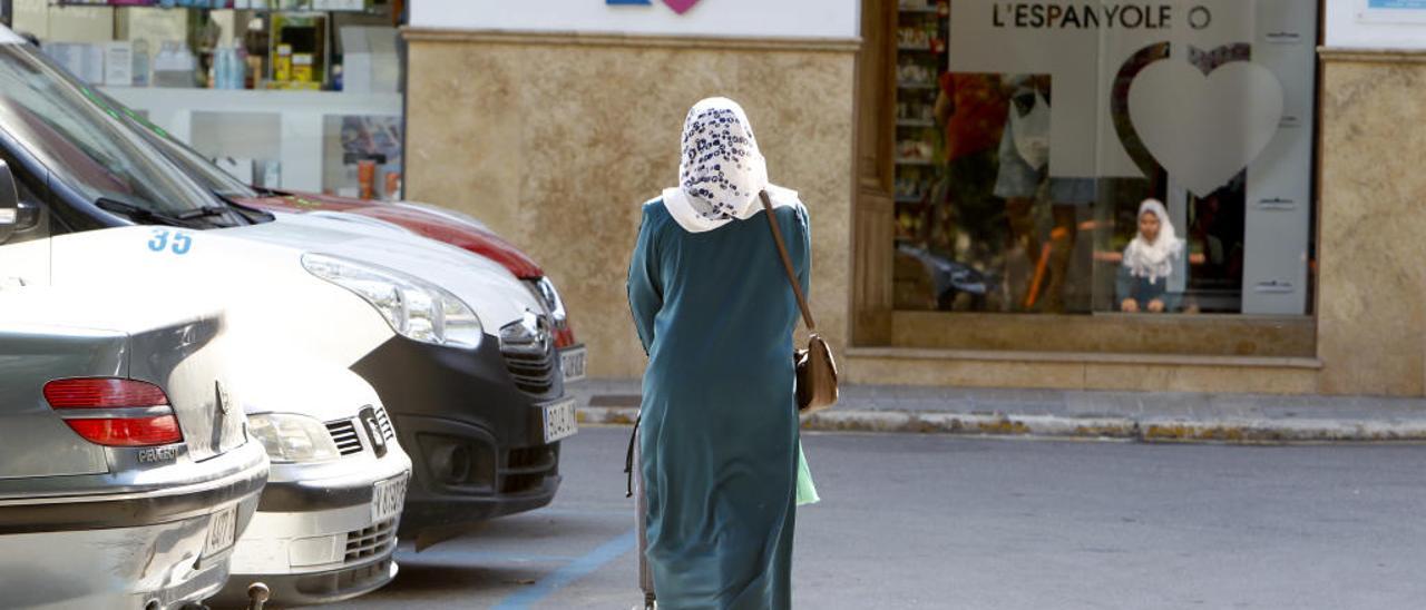 La población extranjera repunta por primera vez  en ocho años en  la Costera y la Vall d&#039;Albaida