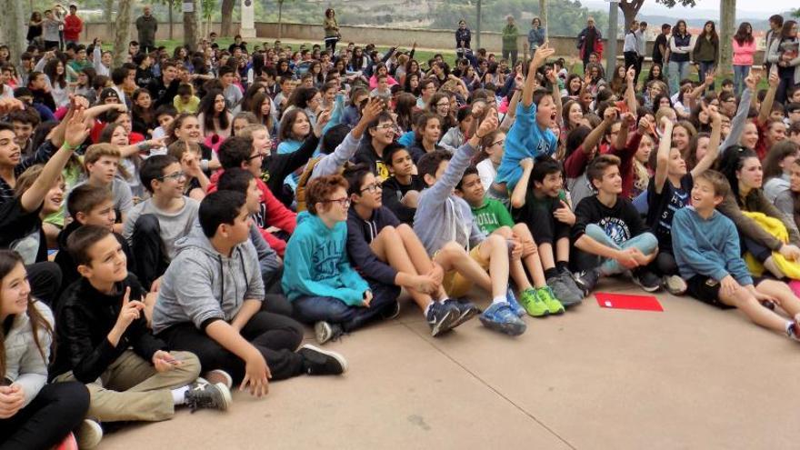 Alumnes participants en una edició de la gimcana