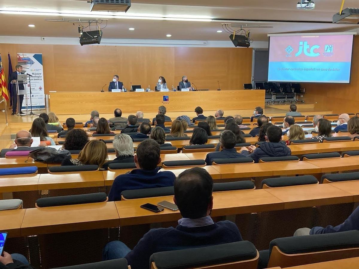 Imagen de la inauguración del I Máster Tecnologia Ceramica-UJI, durante el curso pasado.