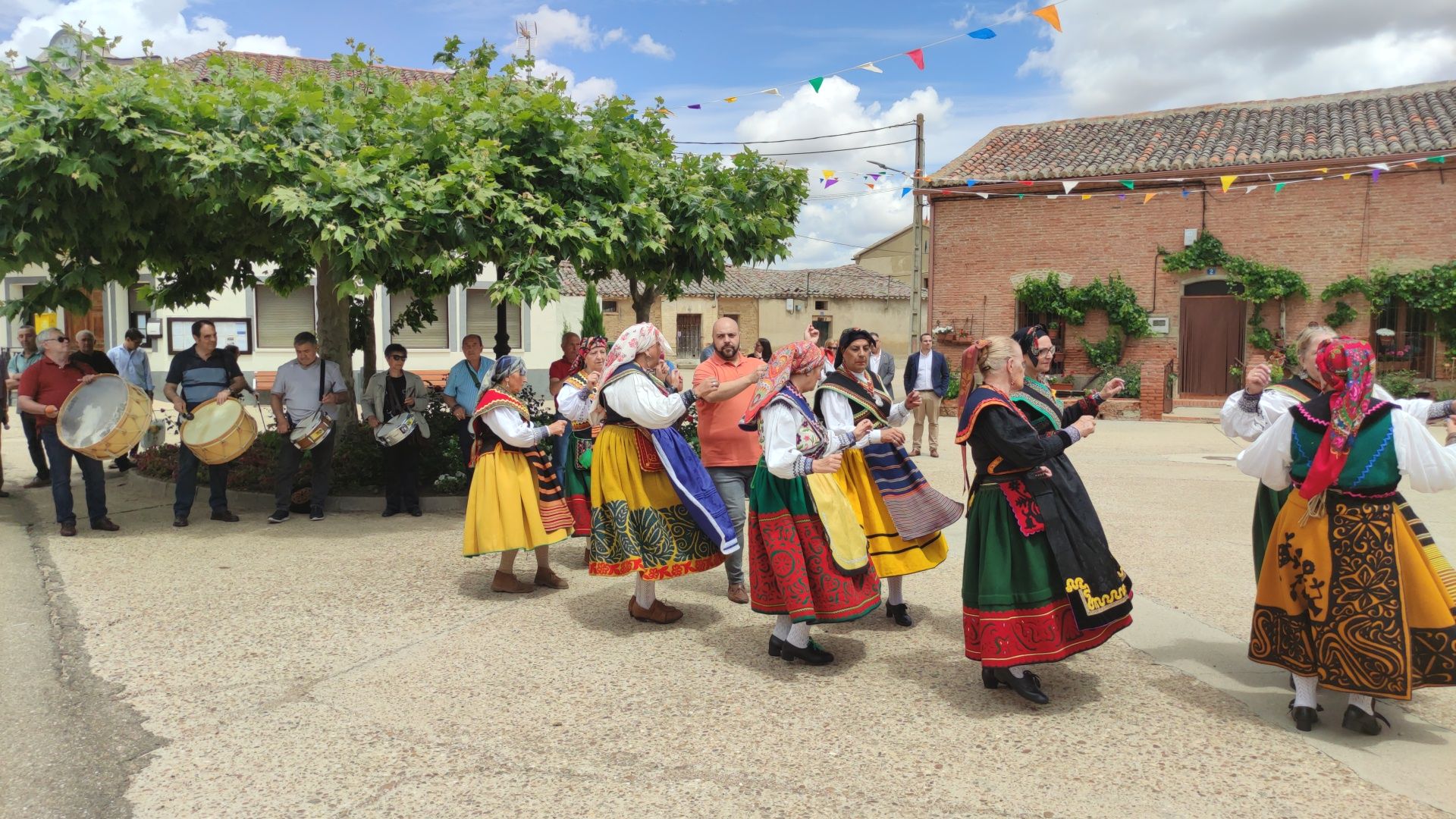 GALERÍA | Encuentro de asociaciones culturales en Benegiles