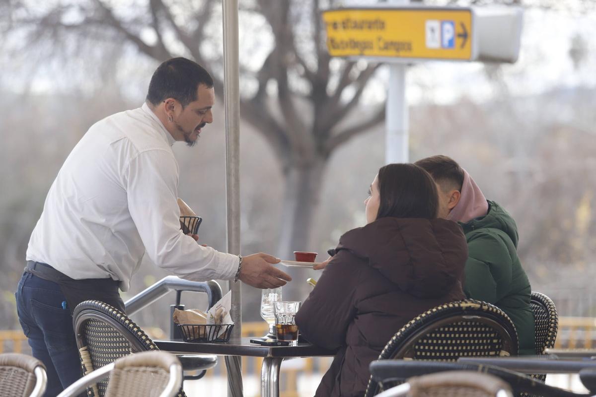 A.J.González Córdoba turismo gastronómico restauración terrazas Veladores camarero