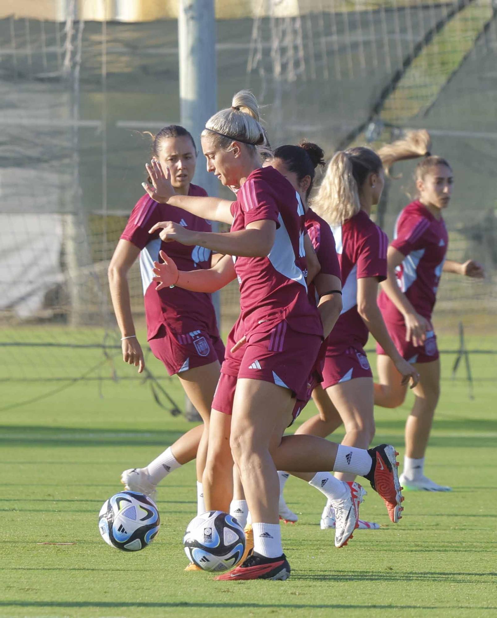 Las futbolistas de la Selección Española ya entrenan en Oliva