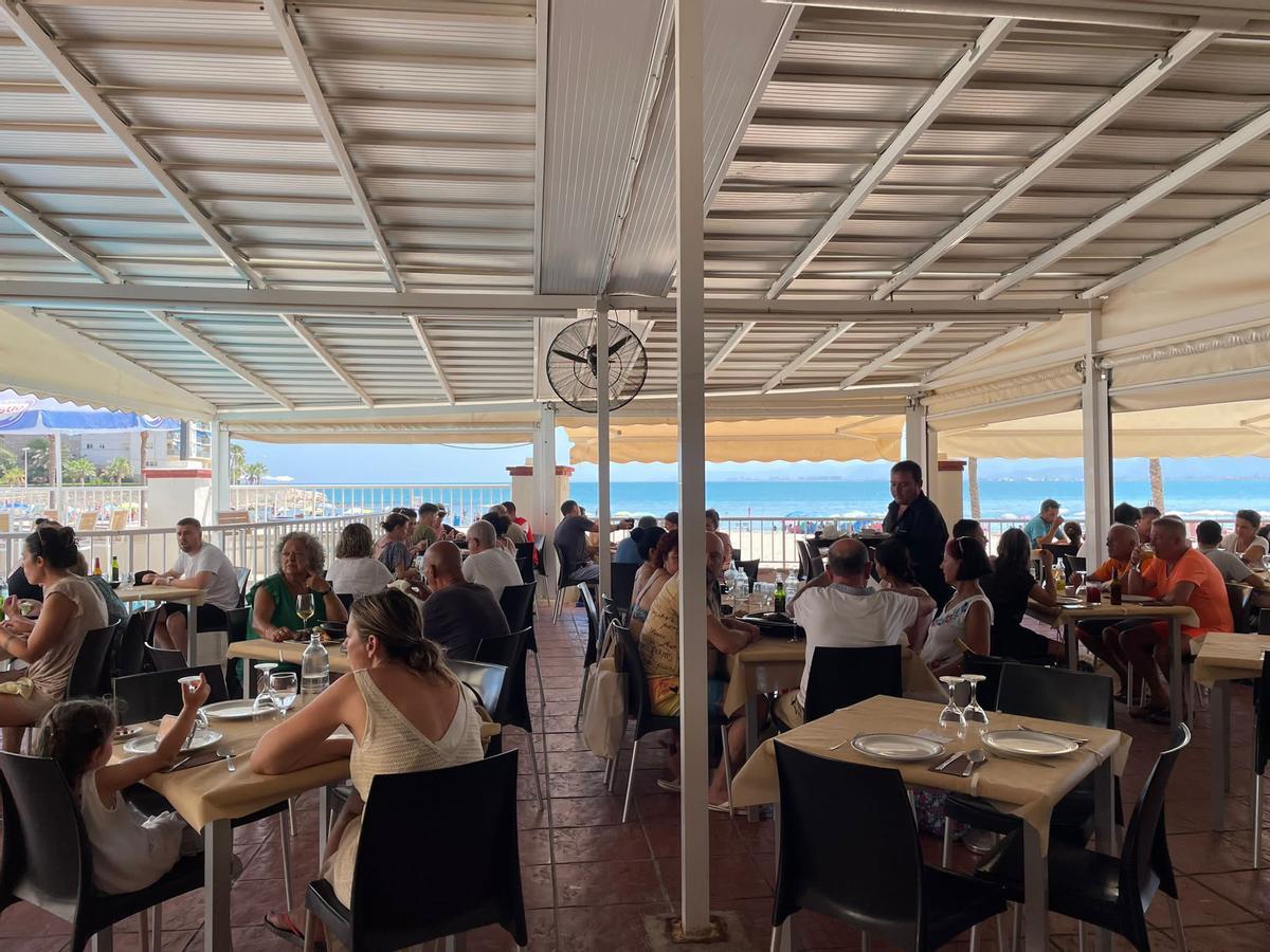 Una terraza de un restaurante de Cullera, en una imagen de archivo.