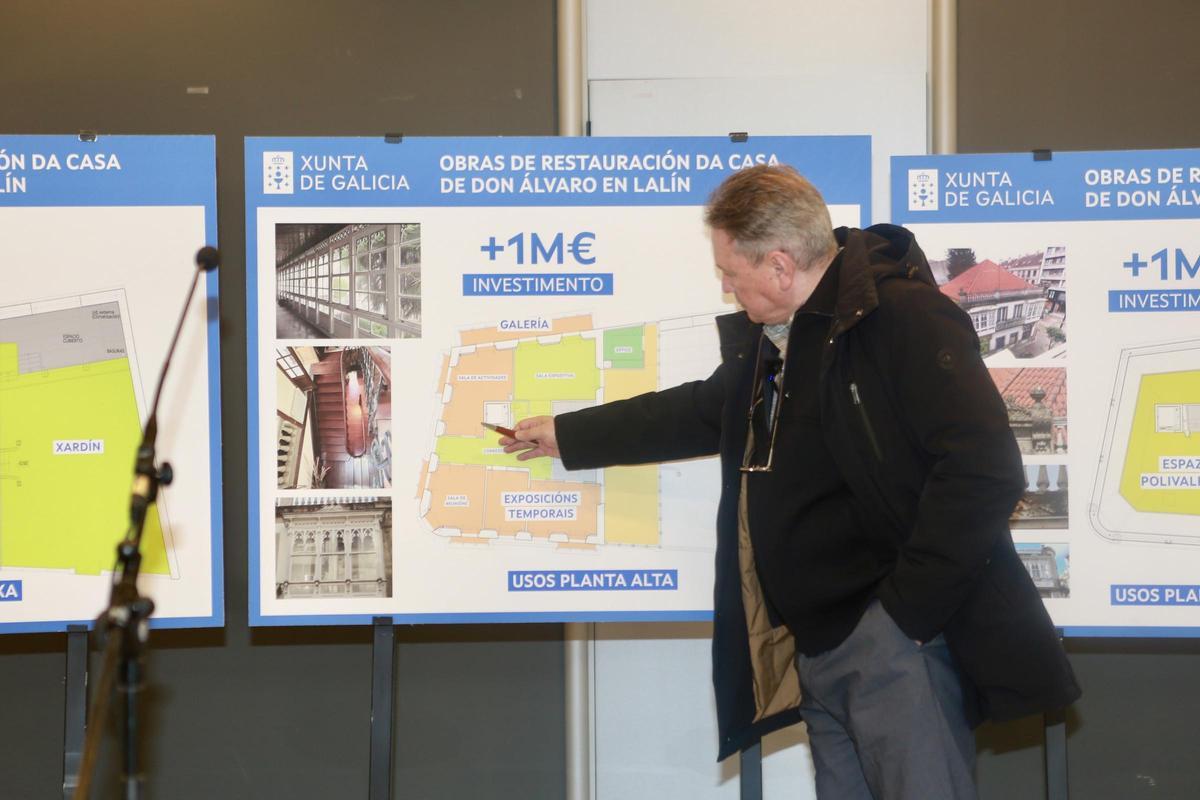 Javier Bugallo explica las dependencias que albergará la planta alta del inmueble.