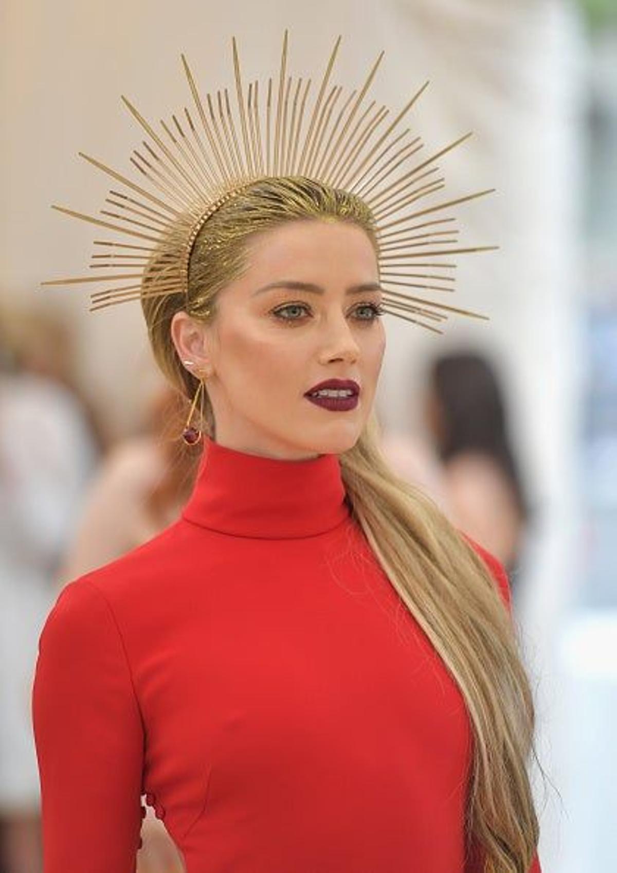 Amber Heard cual Madonna  en la Gala Met