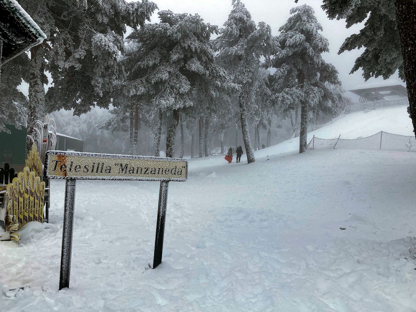 Una Navidad llena de nieve, pero huérfana de gente