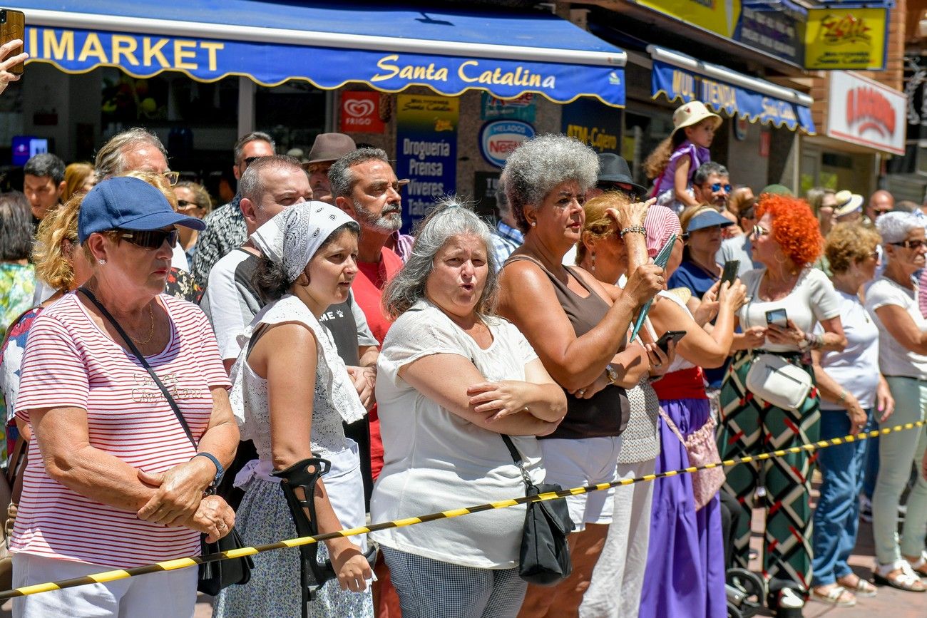 Una romería con bikini en Las Palmas de Gran Canaria