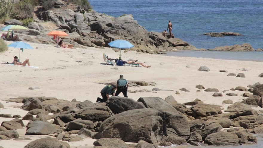 Un moañés de 80 años fallece en una playa de Cangas