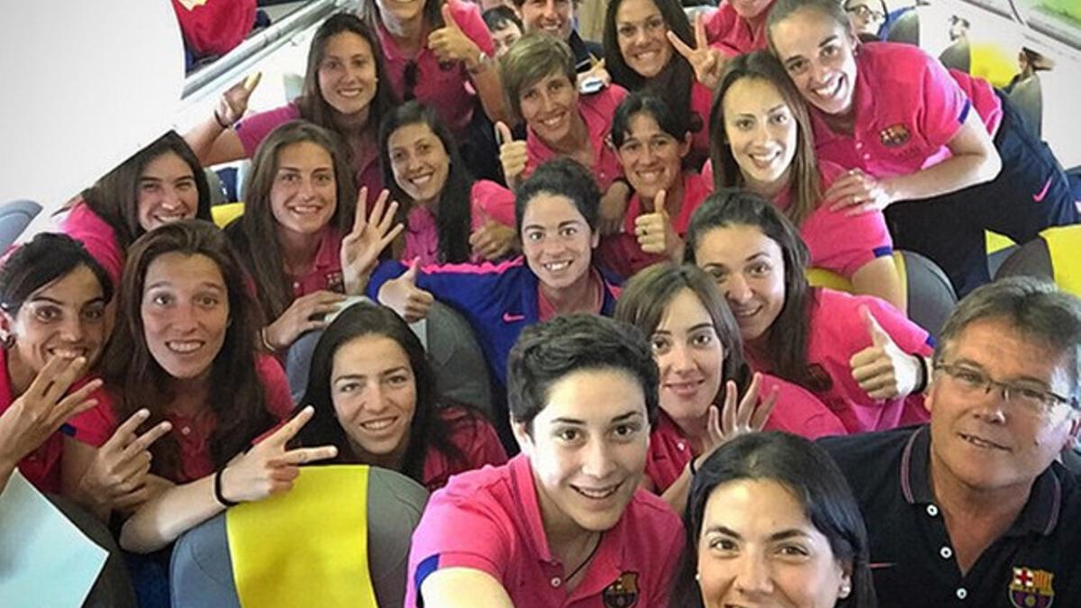 Las jugadoras del FC Barcelona celebraron el título dentro del avión