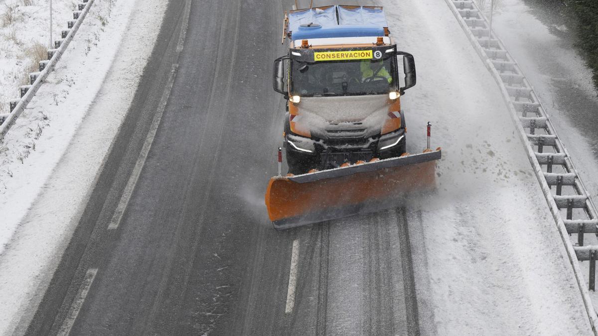 Maquina quitanieves trabajando este otoño en Castilla y León