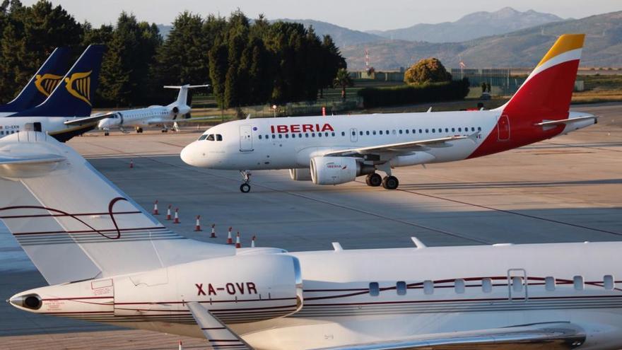 Aviones en Peinador // J. Lores