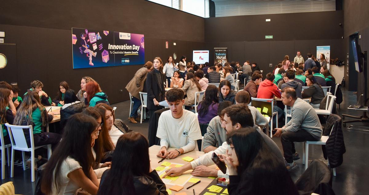 Los estudiantes participando en la jornada de Fempa.