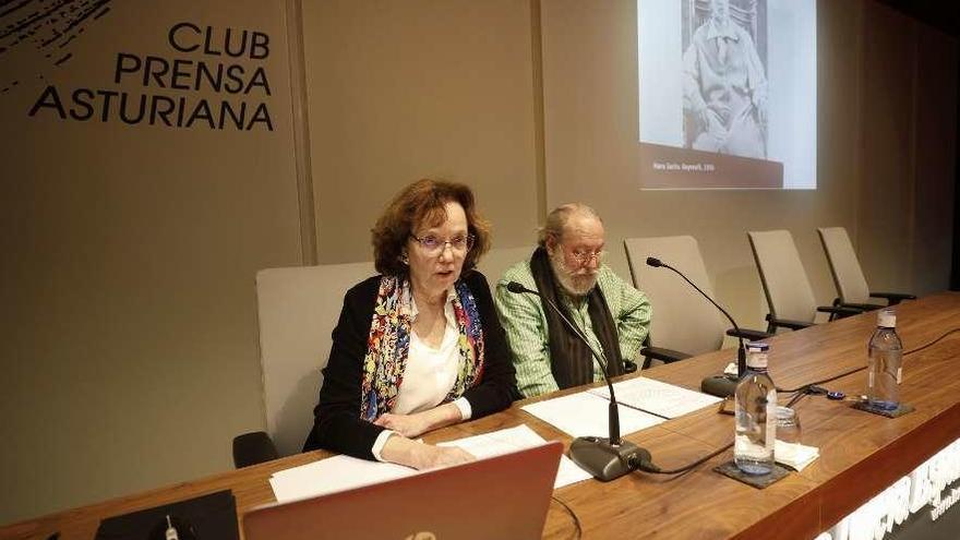 Arturo Reverter y Victoria Stapells, ayer, en el Club Prensa Asturiana.