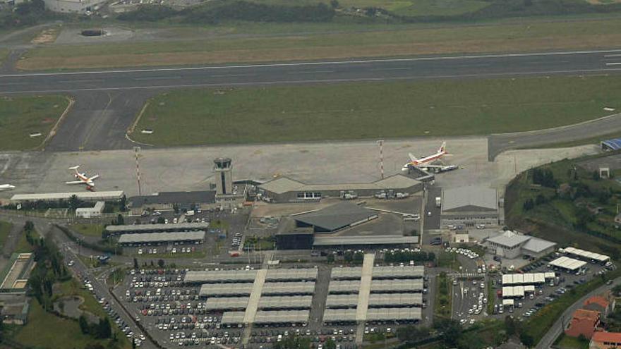 Vista aérea de las instalaciones de Alvedro. / víctor echave