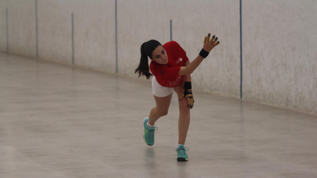 Noelia de Beniparrell, finalista de Primera en l'Individual de raspall, que jugarà contra Ana de Borbotó