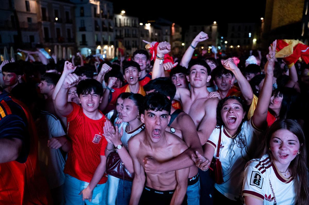 Las mejores imágenes de la celebración de la final del Mundial en Extremadura Las mejores imágenes de la celebración de la final del Mundial en Extremadura
