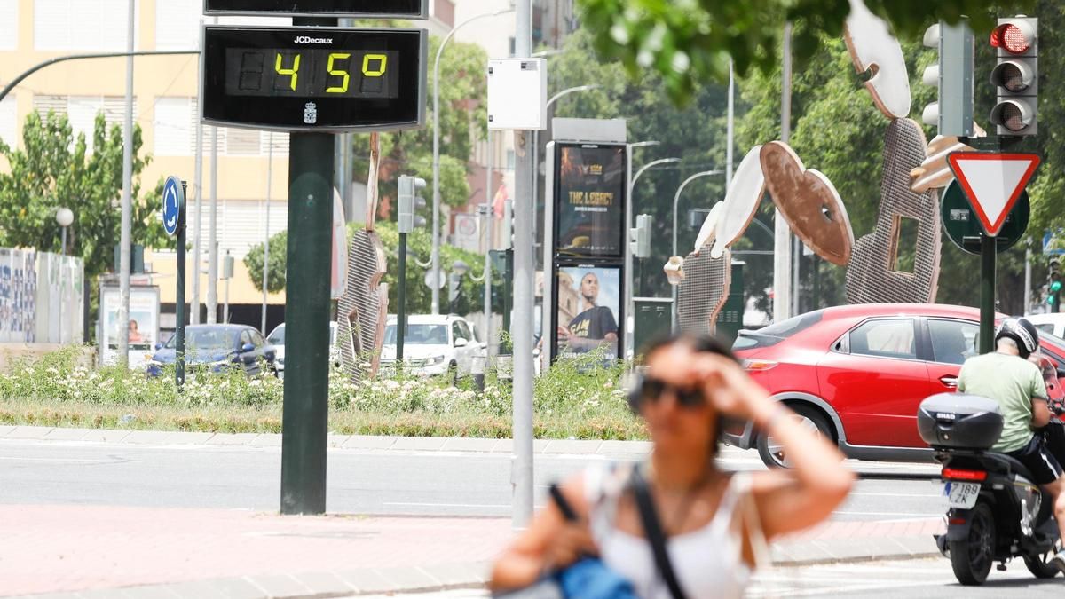 Un termòmetre urbà, en una imatge d'arxiu.