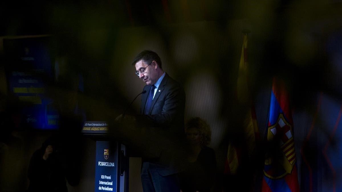 Bartomeu, en la entrega del premio Vázquez Montalbán a Valdano.