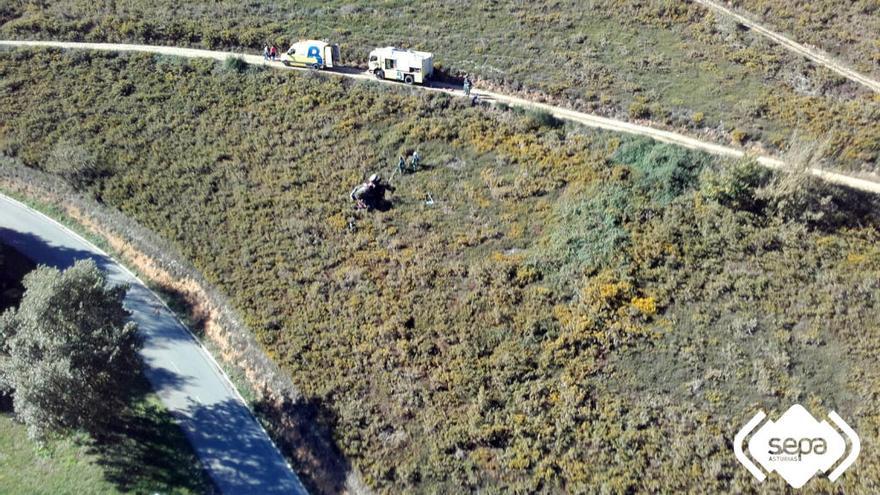 Fallece un hombre atrapado por el vuelco de un tractor en Allande