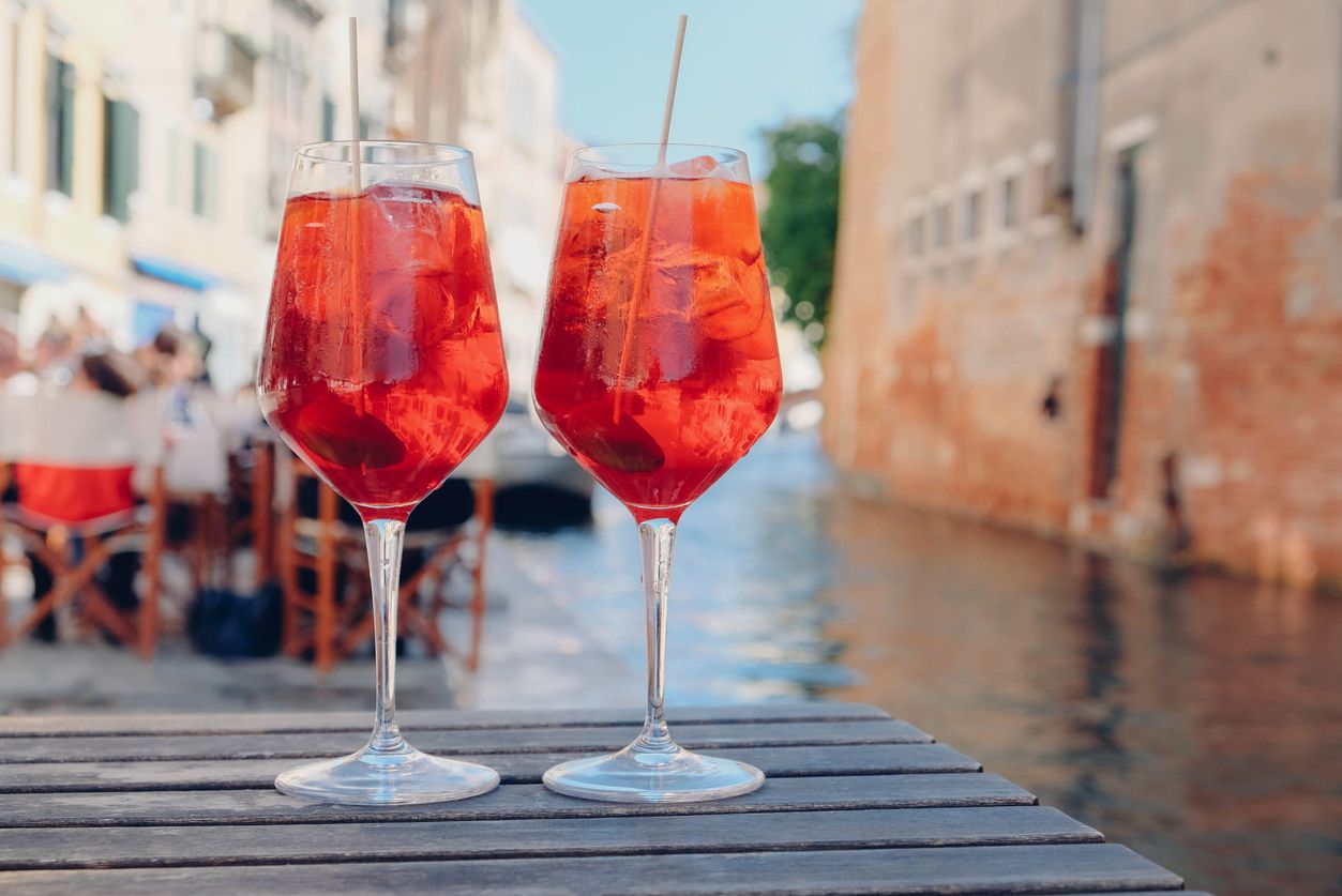 Venecia Turistas - Aperol en canal