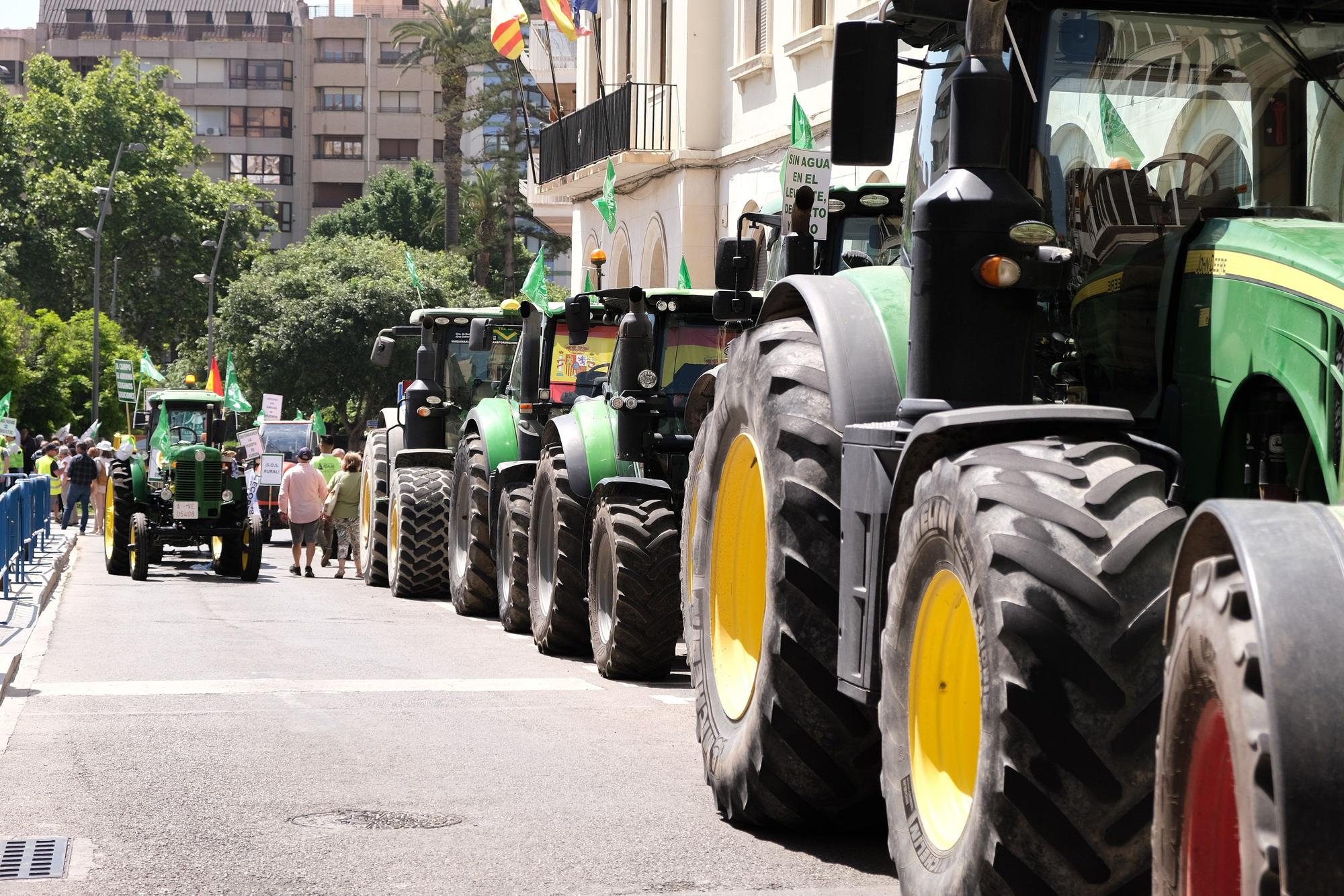 Los agricultores dictan sentencia: el recorte del Tajo-Segura nos lleva a la ruina y la clase política no ha hecho nada