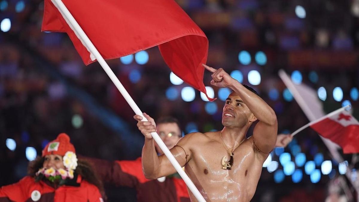 Pita Taufatofua, abanderado de Tonga.