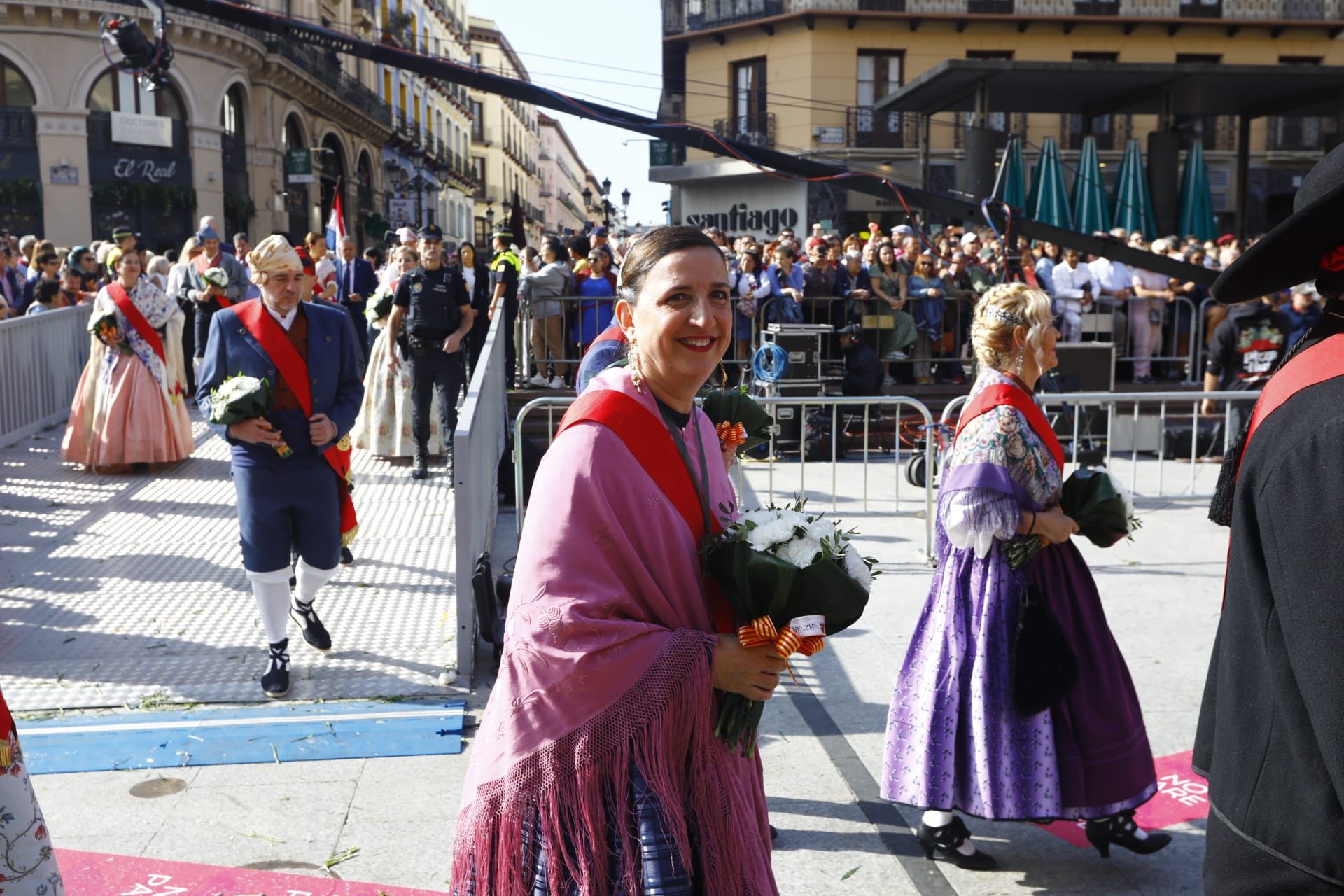 En imágenes | La Ofrenda de Flores a la Virgen del Pilar 2023 (I)