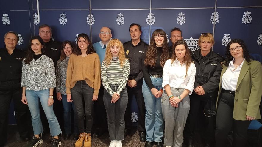 Renovado el convenio para que alumnos de filología inglesa de la UIB ejerzan de intérpretes en Oficinas de la Policía