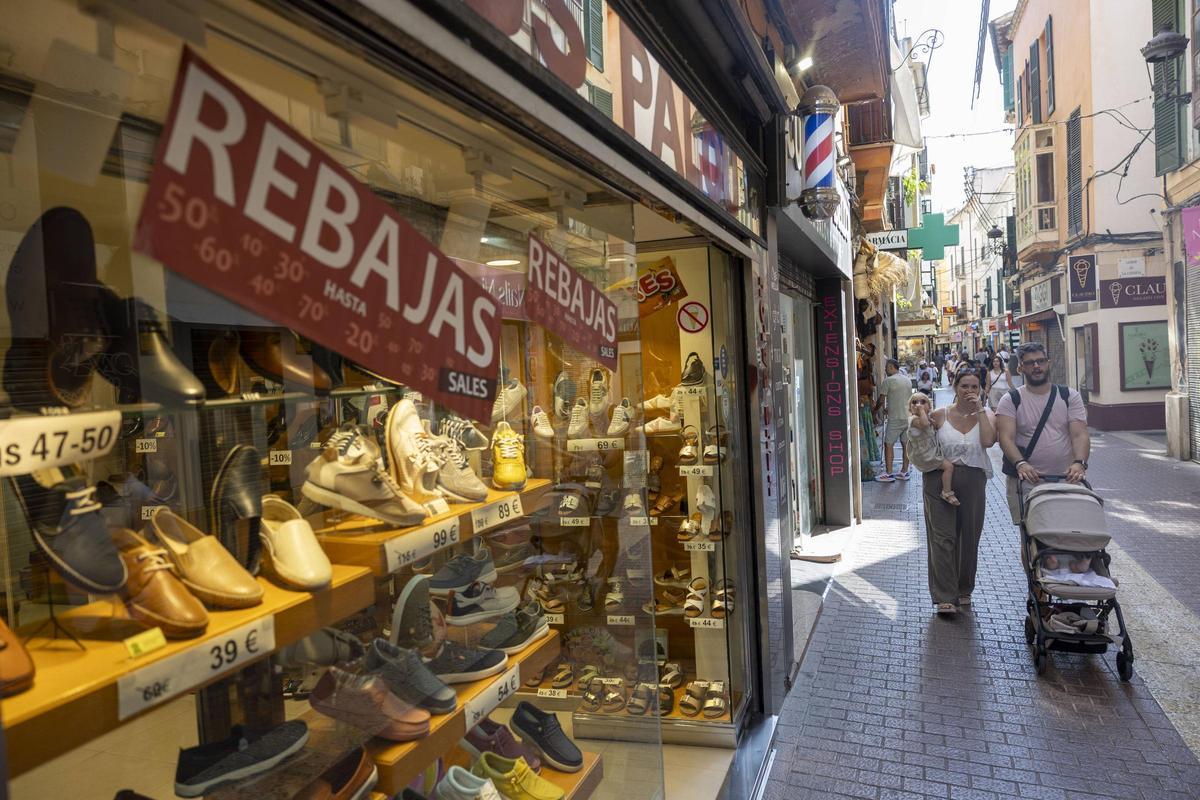 La campaña estival es fundamental para el comercio mallorquín