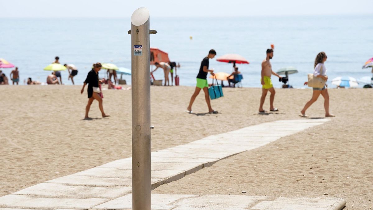 Bañistas en la malagueta