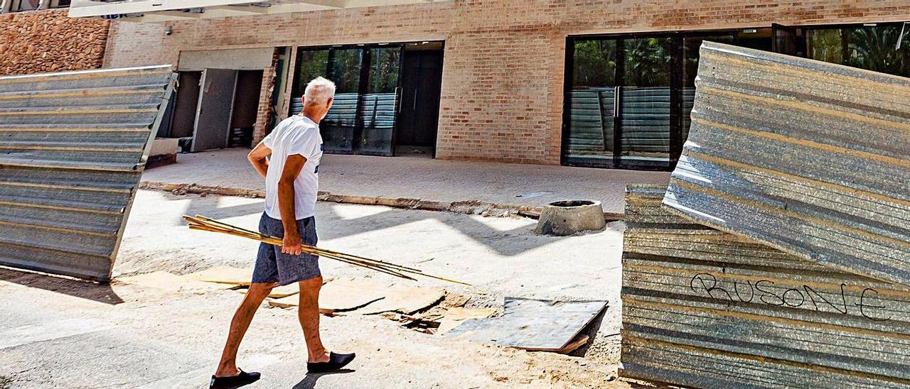 Las obras del Centro Cultural de Benidorm, donde se ubicarán los conservatorios, este lunes.