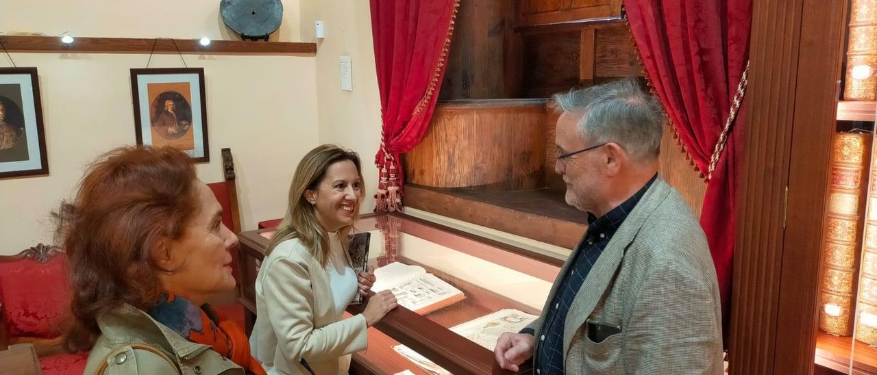 Rosa Dávila, candidata de CC a la Presidencia del Cabildo, en la RealSociedad Económica de Amigos del País.