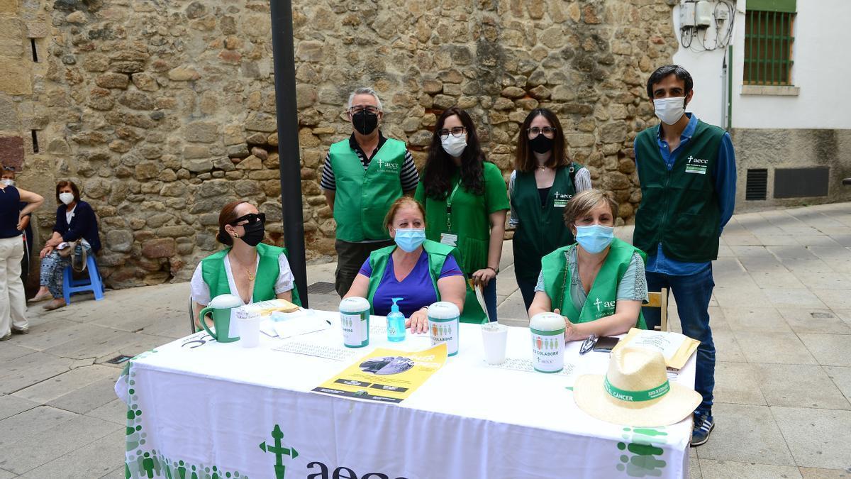 Este martes, habrá una decena de huchas contra el cáncer en Plasencia.