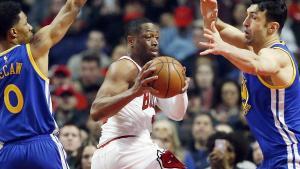 Wade, con la camiseta de los Bulls, en un partido frente a los Warriors esta temporada