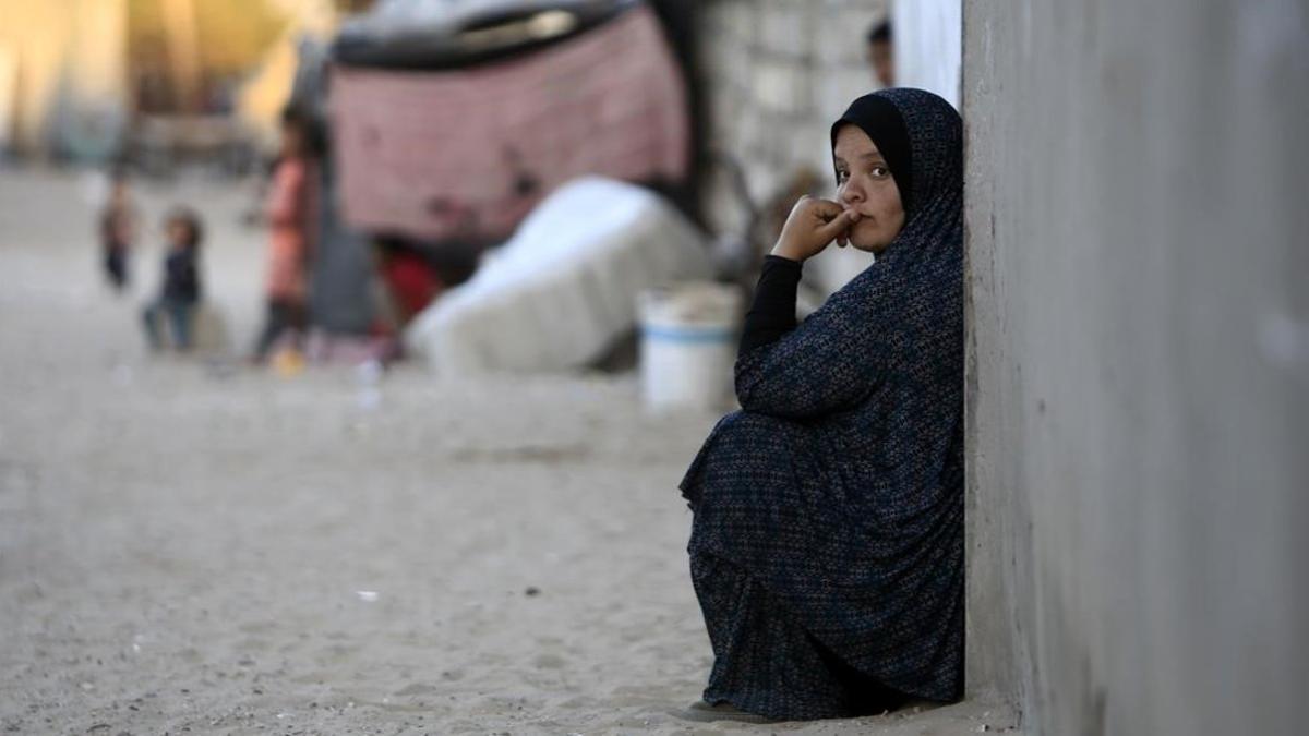 zentauroepp48139426 a palestinian woman sits on may 13  2019 in the southern gaz190516155703