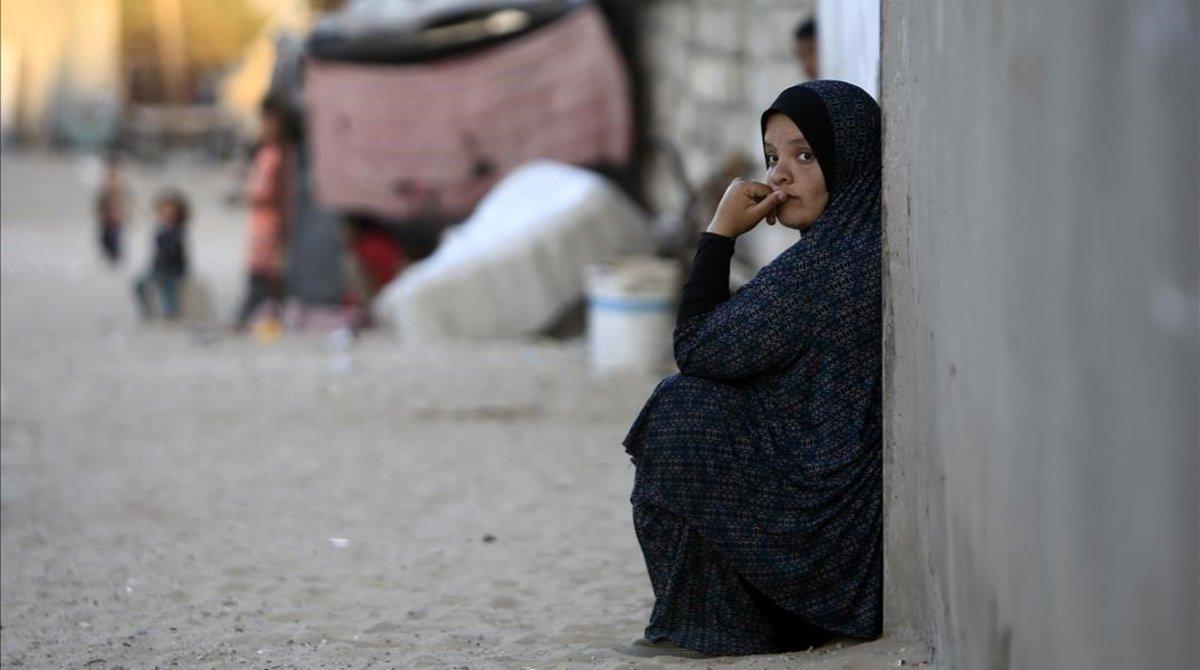 zentauroepp48139426 a palestinian woman sits on may 13  2019 in the southern gaz190516155703