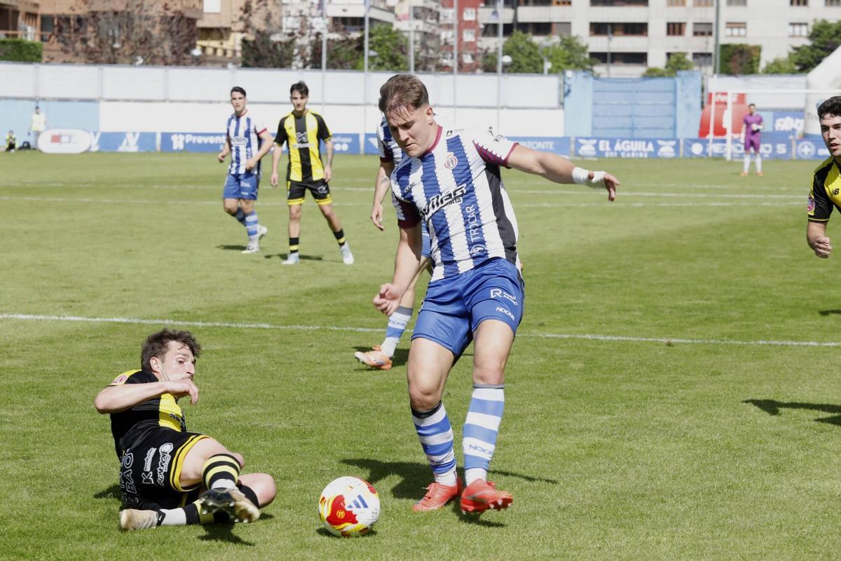 EN IMÁGENES: El Avilés se juega la salvación a una última bala: estrepitosa derrota ante el Barakaldo