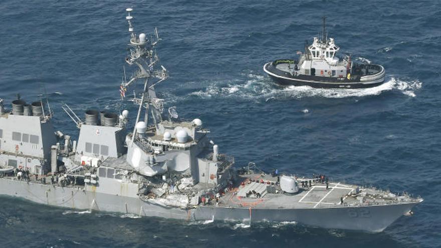 Un destructor de EE.UU. choca contra un carguero cerca de la costa de Japón