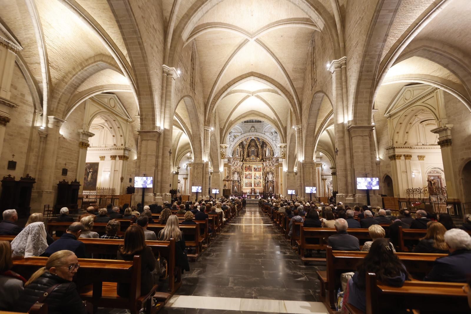 Así ha sido la misa en honor a las víctimas de la tragedia de Campanar