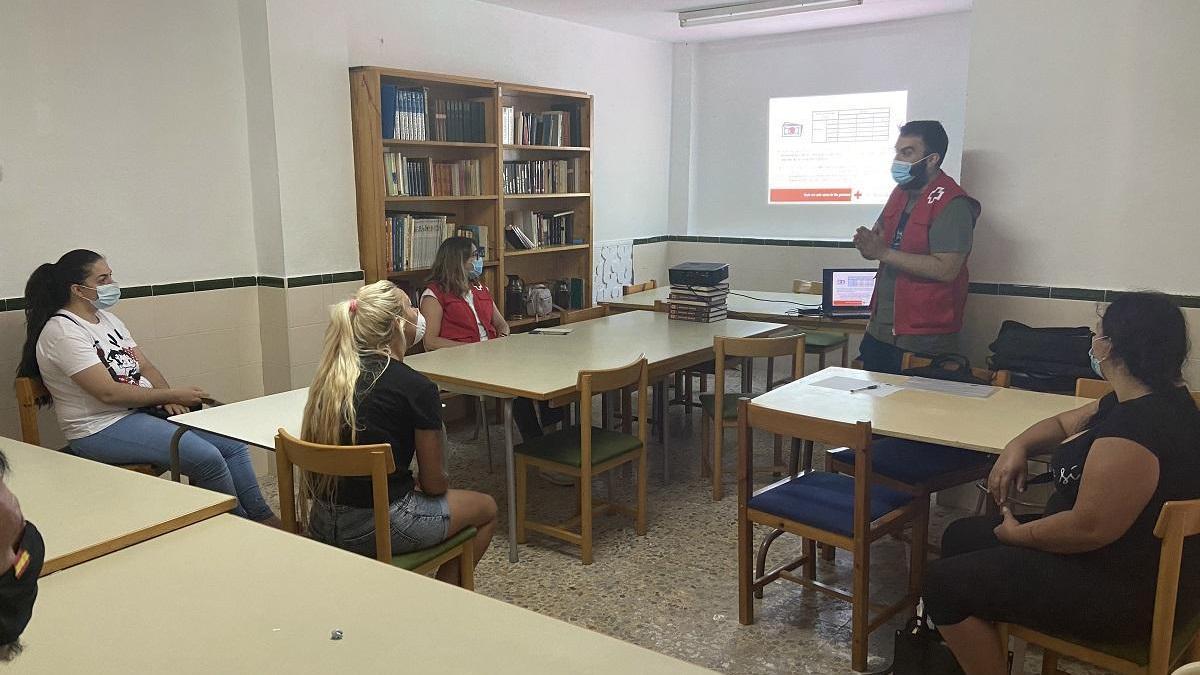 Cruz Roja combate los altos niveles de desempleo de siete zonas de Córdoba