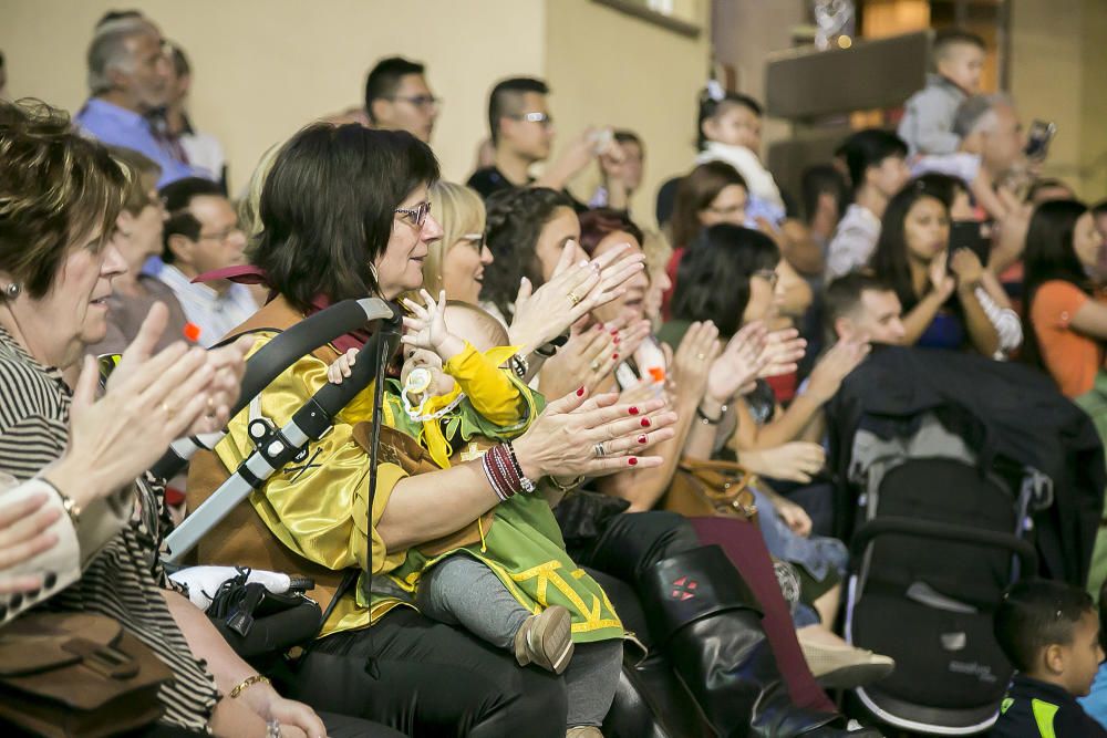 Distintos momentos de la Entrada mora que las tropas de la media luna protagonizaron ayer por las calles de Callosa d´en Sarrià.