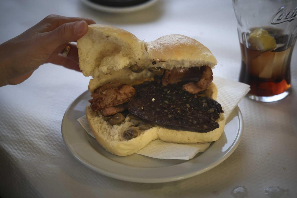El tradicional Dijous de Berenar coge fuerza en el Port de Sagunt