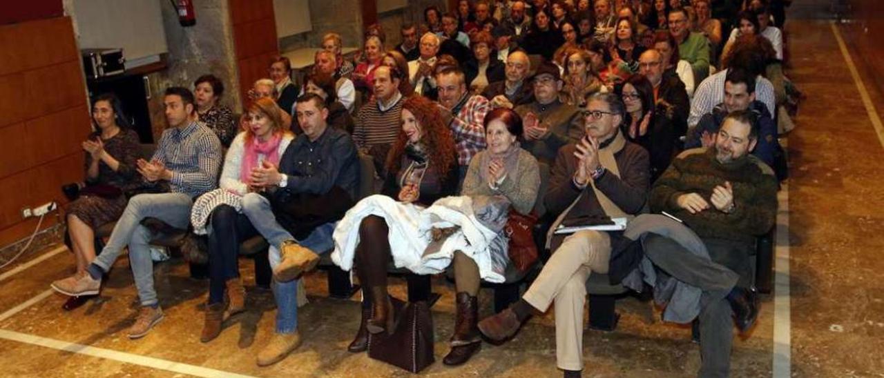 Público que asistió a la conferencia-coloquio en el Auditorio Municipal do Areal, en Vigo. // Ricardo Grobas