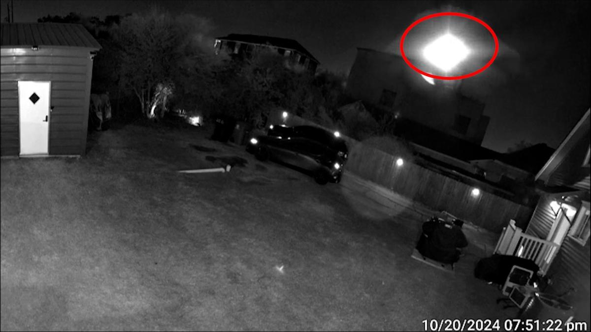 Este es el momento en el que un helicóptero se estrella contra una torre de radio en Houston