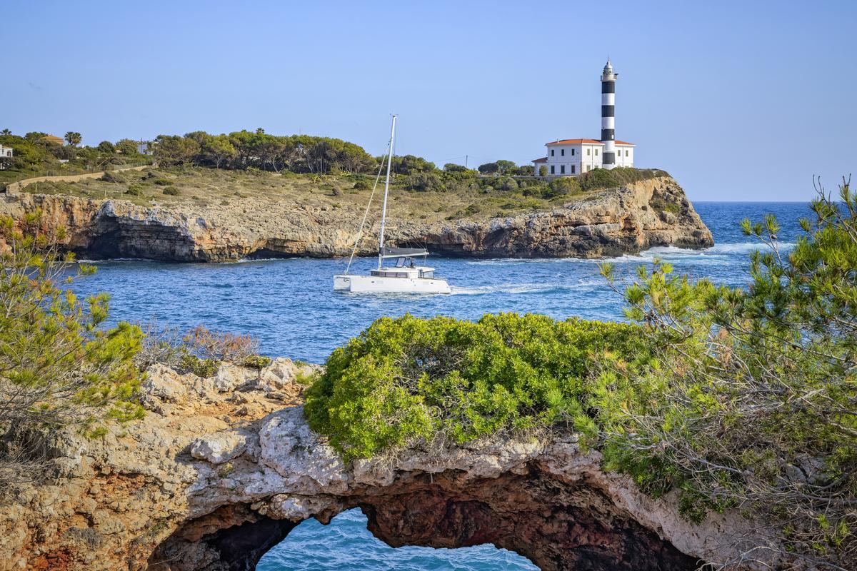 Descubre los faros más impresionantes en los paisajes más bonitos de España