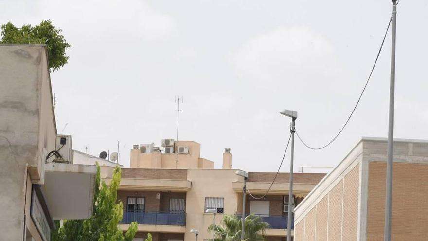 El Ayuntamiento dará la luz a las farolas que apagó en pedanías tras el ahorro logrado