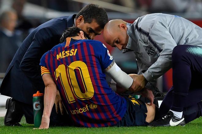 La imagen de la lesión de Leo Messi en el Camp Nou ante el Sevilla