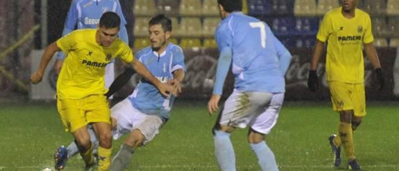 Durante el partido cayó una intensa lluvia.