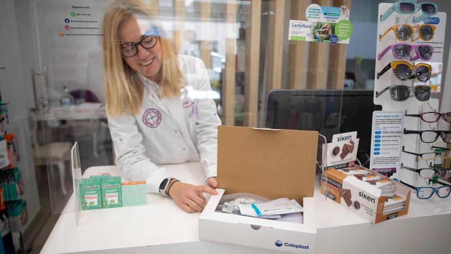 Las farmacias alertan de la falta de bolsas de recogida de orina que afecta a miles de valencianos