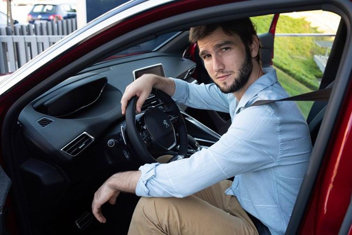 Lucas Vidal y el nuevo Peugeot 2008